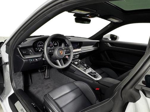 2025 Porsche 911 Carrera