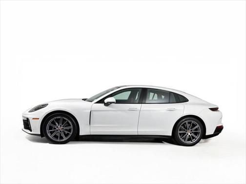 2025 Porsche Panamera 4