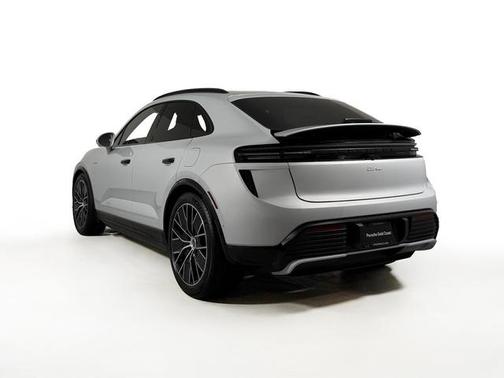 2025 Porsche Macan Turbo