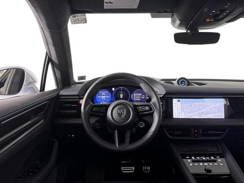 2025 Porsche Macan Turbo