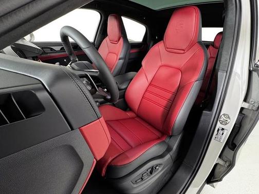 2025 Porsche Cayenne GTS