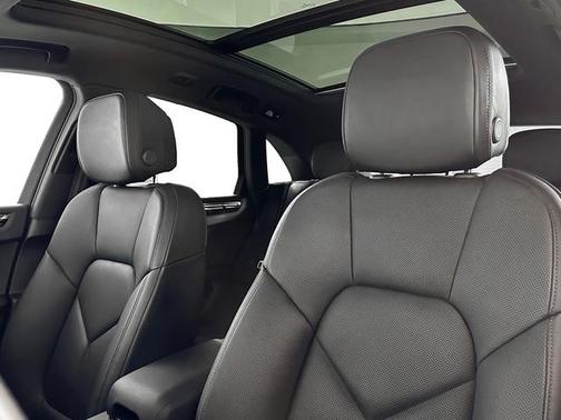 2025 Porsche Macan T