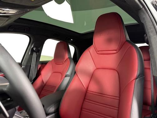 2025 Porsche Cayenne Turbo