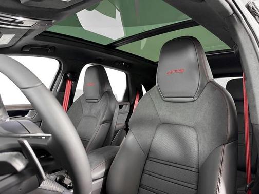 2025 Porsche Cayenne GTS