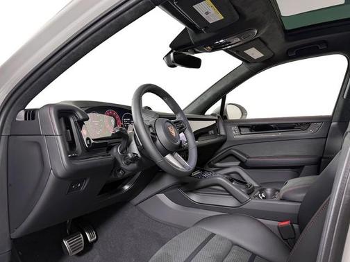 2025 Porsche Cayenne GTS