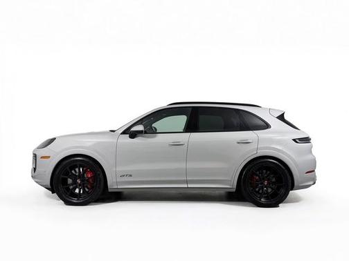 2025 Porsche Cayenne GTS