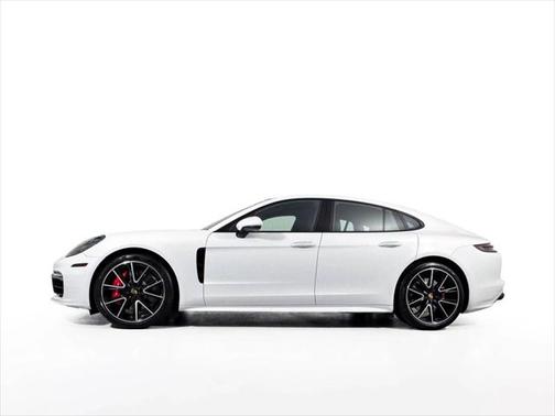 2019 Porsche Panamera GTS