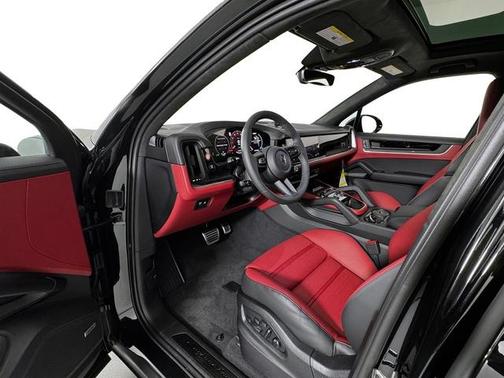2025 Porsche Cayenne Turbo
