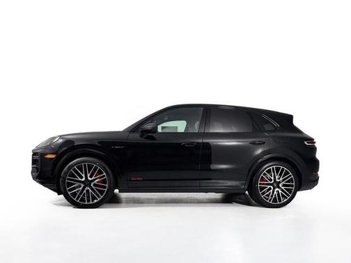 2025 Porsche Cayenne Turbo