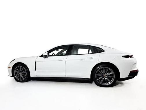 2025 Porsche Panamera 4