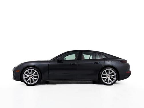 2025 Porsche Panamera 4