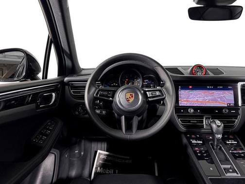 2022 Porsche Macan 
