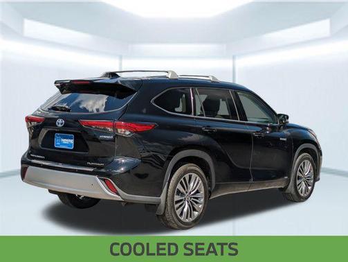 2021 Toyota Highlander Hybrid Platinum