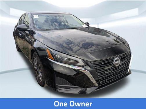 Super Black Clearcoat 2025 Nissan Altima 2.5 SV