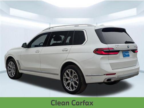 Mineral White Metallic 2024 BMW X7 xDrive40i