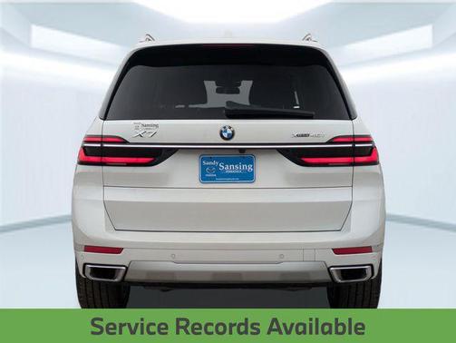 Mineral White Metallic 2024 BMW X7 xDrive40i