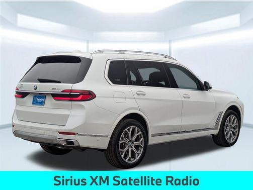 Mineral White Metallic 2024 BMW X7 xDrive40i