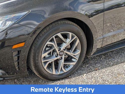 2022 Hyundai SONATA SEL