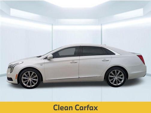 Crystal White Tricoat 2018 Cadillac XTS Base