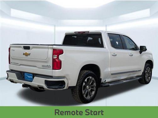 Iridescent Pearl Tricoat 2023 Chevrolet Silverado 1500 High Country