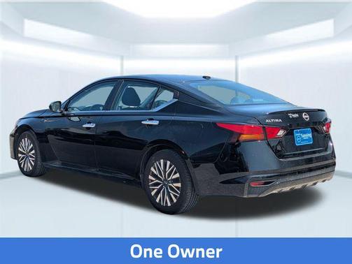 Super Black Clearcoat 2024 Nissan Altima 2.5 SV