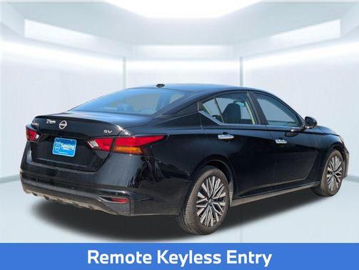 Super Black Clearcoat 2024 Nissan Altima 2.5 SV