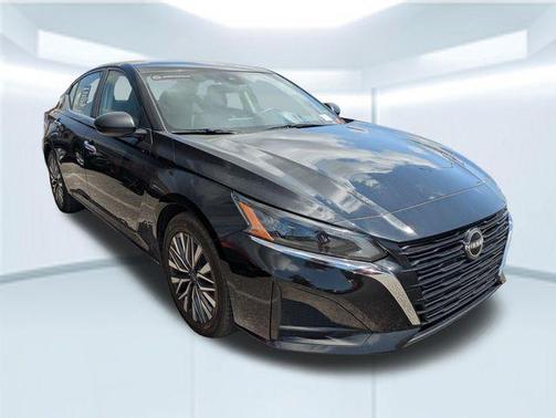 Super Black Clearcoat 2024 Nissan Altima 2.5 SV