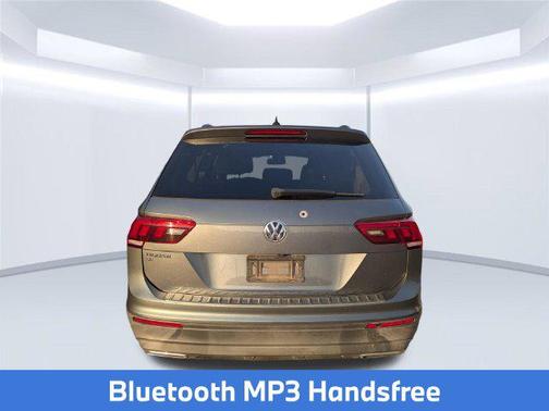 Platinum Gray Metallic 2019 Volkswagen Tiguan 2.0T SE