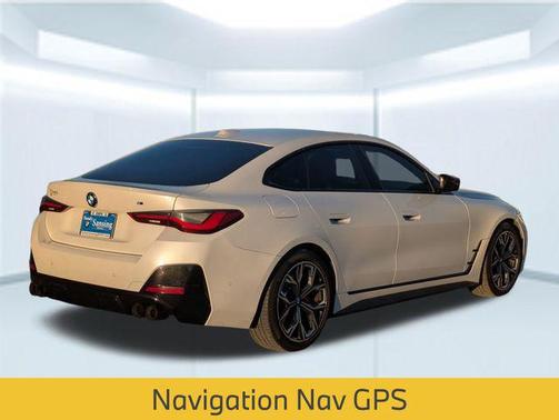Mineral White Metallic 2022 BMW M440 i xDrive
