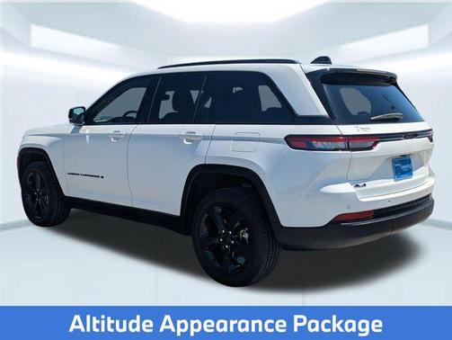 Bright White Clearcoat 2023 Jeep Grand Cherokee Altitude