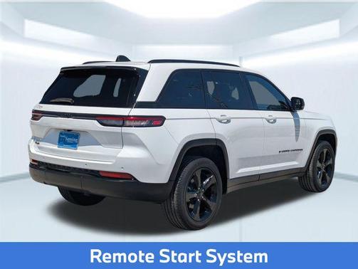 Bright White Clearcoat 2023 Jeep Grand Cherokee Altitude