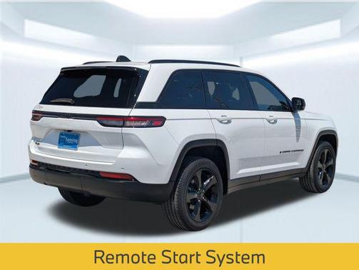 Bright White Clearcoat 2023 Jeep Grand Cherokee Altitude