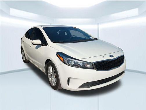 Clear White 2017 Kia Forte S