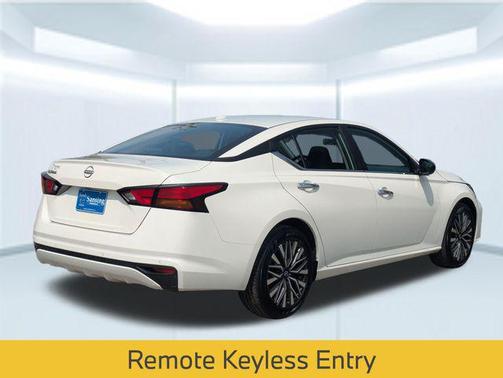 Glacier White 2025 Nissan Altima 2.5 SV
