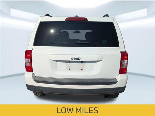 Bright White Clearcoat 2016 Jeep Patriot Sport