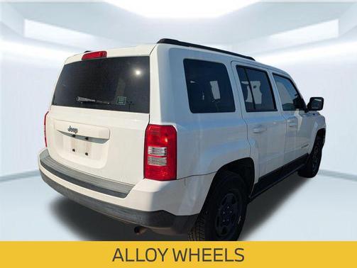 Bright White Clearcoat 2016 Jeep Patriot Sport