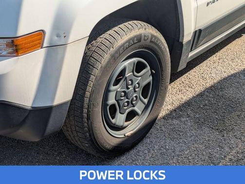 Bright White Clearcoat 2016 Jeep Patriot Sport