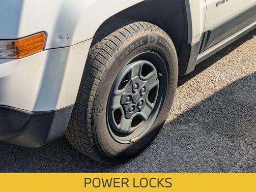 Bright White Clearcoat 2016 Jeep Patriot Sport