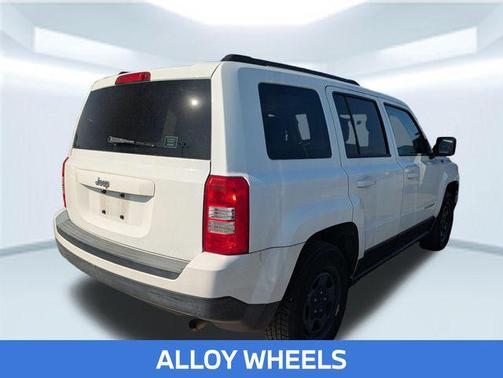 Bright White Clearcoat 2016 Jeep Patriot Sport