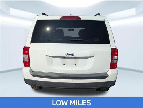 Bright White Clearcoat 2016 Jeep Patriot Sport