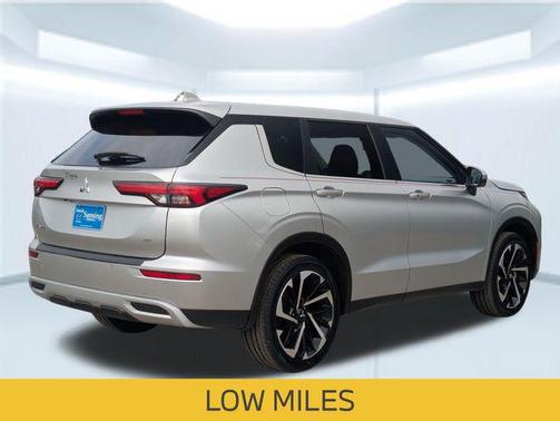 Gray 2024 Mitsubishi Outlander SE 2.5 2WD
