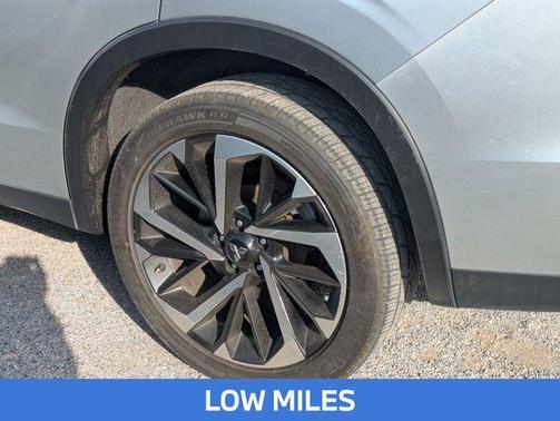 Gray 2024 Mitsubishi Outlander SE 2.5 2WD