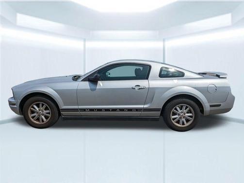 2005 Ford Mustang Deluxe