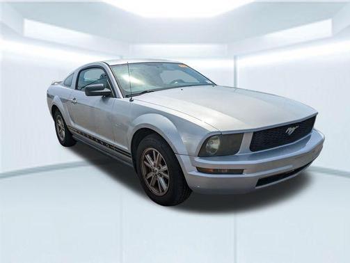 2005 Ford Mustang Deluxe