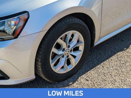 2018 Volkswagen Passat 2.0T S