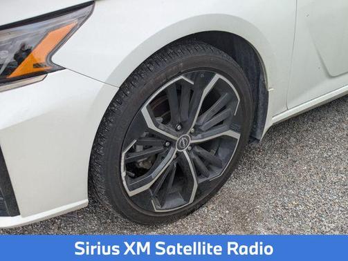 Pearl White Tricoat 2025 Nissan Altima SR FWD