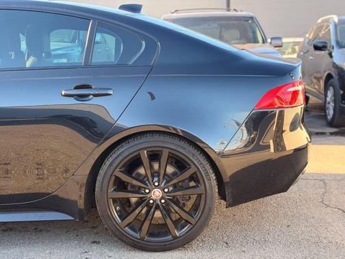 2017 Jaguar XE 35t R-Sport