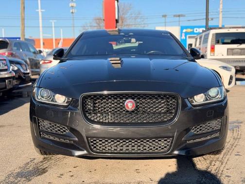 2017 Jaguar XE 35t R-Sport
