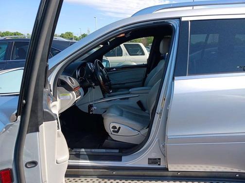 Palladium Silver Metallic 2011 Mercedes-Benz GL-Class 4MATIC