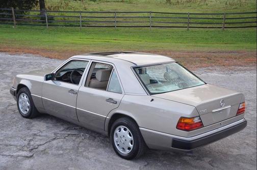 1995 Mercedes-Benz E-Class E 320 4dr Sedan